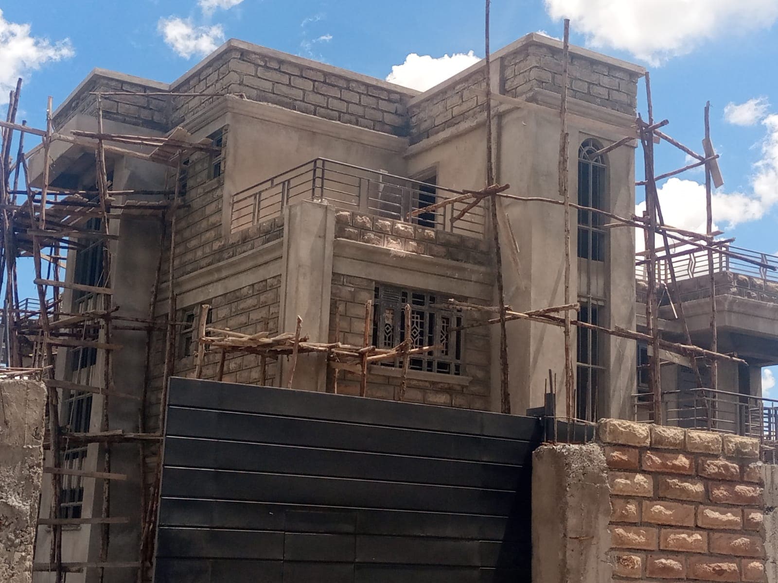 5 Bedroom Modern Villa by Rambira Engineering & Construction